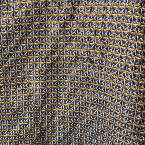 Men's Jhane Barnes Blue Starburst Patterned Silk+Cotton Button-Down Shirt - Picture 7 of 16